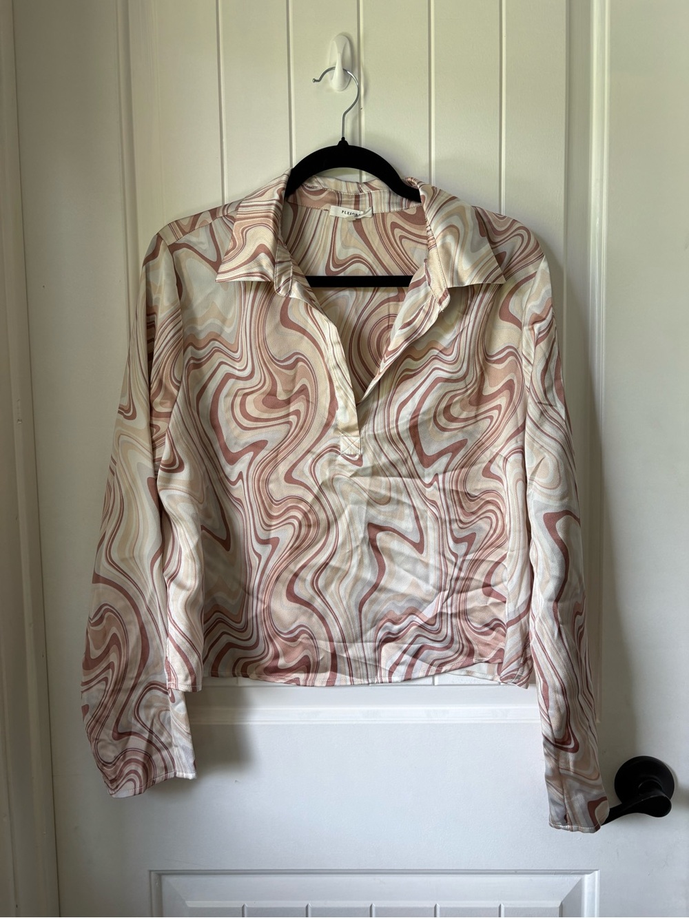 Pleione by Anthropologie Cream and Mauve Marble Swirl Crop Top